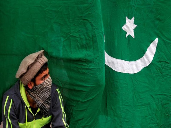 पाकिस्तानको सिन्धमा ट्राफिक प्रहरीसँगको सहकार्यमा अवैध पार्किङ व्यवसाय सञ्चालित